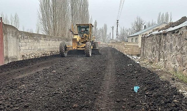 Patnos'ta doğalgazdan bozulan yollar yenileniyor