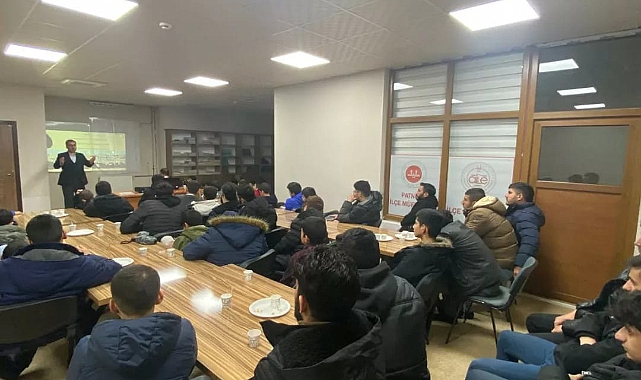Patnos'ta "Gençliğe Değerde Gençler Değerleriyle Buluşuyor" program düzenlendi