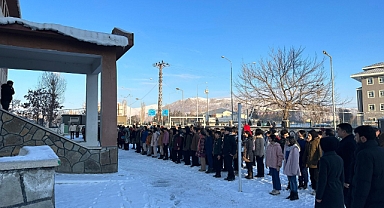 Patnos'ta şehit askerler için saygı duruşunda bulunuldu