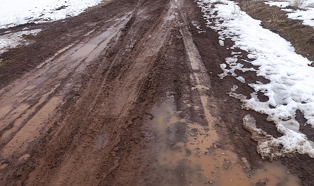 Patnos'un yolları yağmur ve kardan sonra bataklığa döndü