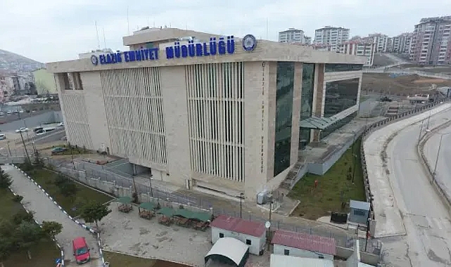 Polis gençleri yalnız bırakmıyor