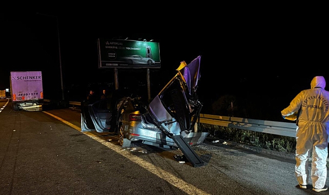 Polislerin içinde bulunduğu otomobil ile tır çarpıştı: 1 ölü 2 yaralı