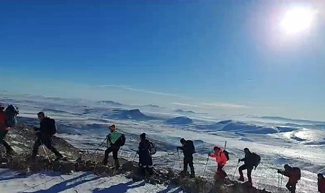 Sarıkamış Şehitlerini Anmak İçin Iğdırlı dağcılar Allahuekber Dağı'na tırmandılar