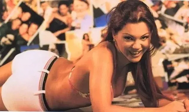 Şarkıcı Nez'in kendinden geçtiği video! Seksi kıyafet, kıvrak dans figürleri Dilber'in pavyon dansını hiç böyle izlemediniz... İşte o video...