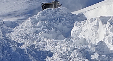 Şırnak'ta kar 12 köyün yolunu ulaşıma kapattı