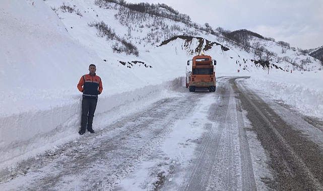 Tunceli'de kar nedeniyle kapanan 19 köyün yolu ulaşıma çalışmaları devam ediyor