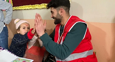 Türk Kızılay Ağrı Şubesi Gönüllüsü doğum gününü miniklerle kutladı