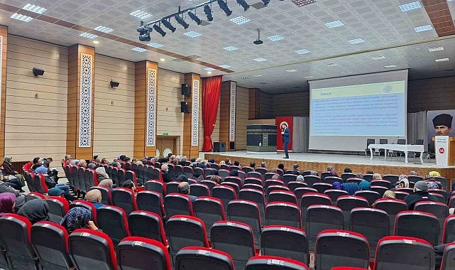 Umre yolcularına eğitim semineri verildi