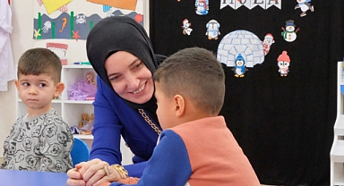 Vali eşinden, şehit ailesine ve Aile Destek Merkezi’ne ziyaret