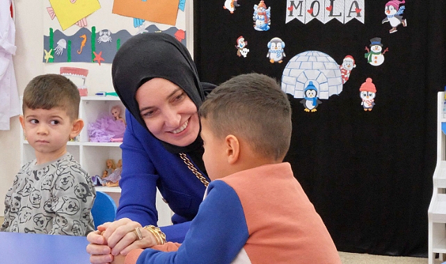 Vali eşinden, şehit ailesine ve Aile Destek Merkezi’ne ziyaret