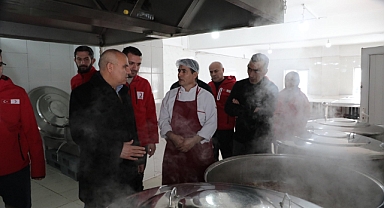 Vali Koç Ağrı Kızılay Aşevini ziyaret etti