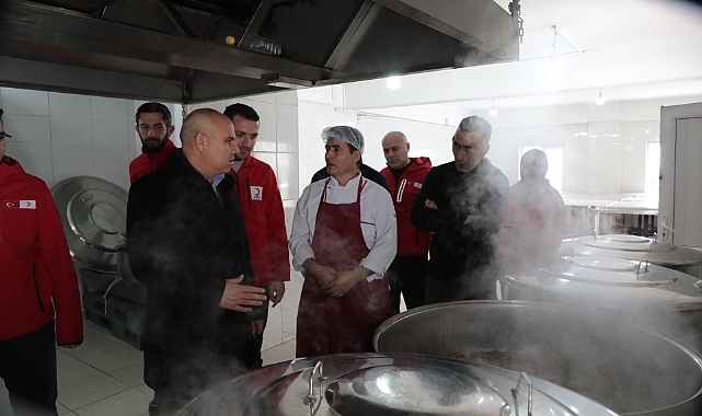 Vali Koç Ağrı Kızılay Aşevini ziyaret etti