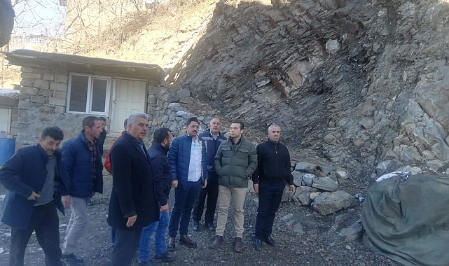 Vali yardımcıları heyelan bölgesinde incelemelerde bulundu
