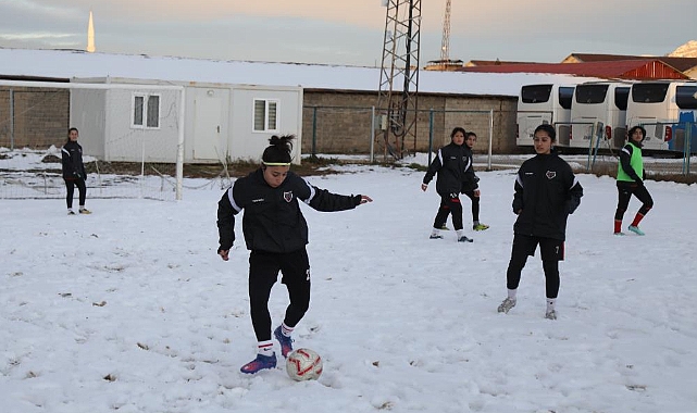Van Belediyespor Kadın Futbol Takımı sezon öncesi hazırlıklarını sürdürüyor