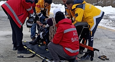 Van’da göğüs ağrısı olan yaşlı hasta için helikopter havalandı