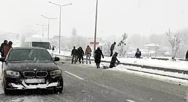 Van'da kaçak göçmen taşıyan kamyonet kaza yaptı; 5 yaralı