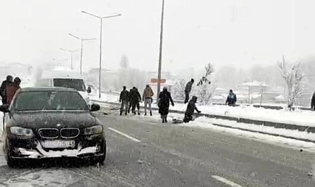 Van'da kaçak göçmen taşıyan kamyonet kaza yaptı; 5 yaralı