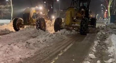 Van'da kar temizleme çalışmaları devam ediyor