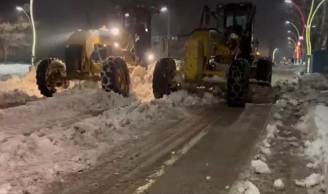 Van'da kar temizleme çalışmaları devam ediyor