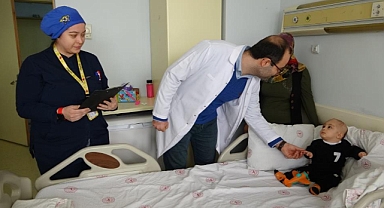 Van'da şekil bozukluğu 7 aylık bebeğe trigonosefali düzeltme ameliyatı yapıldı