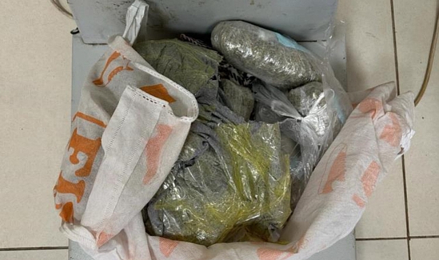Van'da uyuşturucu operasyonu: 2 kilo 701 gram esrar ele geçirildi