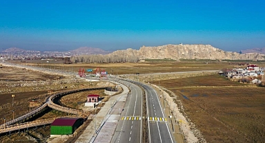 'Van Gölü sahil yolu' trafiğe açıldı