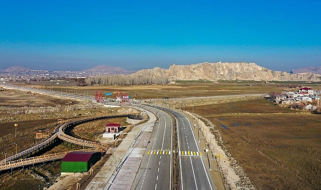 'Van Gölü sahil yolu' trafiğe açıldı