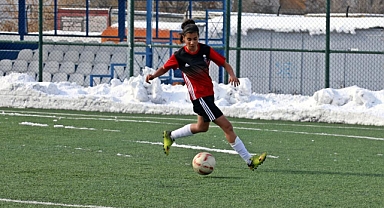 Van’ın milli futbolcusu Şilan performansıyla dikkatleri üzerine çekiyor