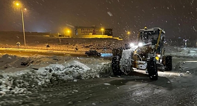 Van kara teslim oldu: 201 yerleşim yerinin yolu ulaşıma kapandı