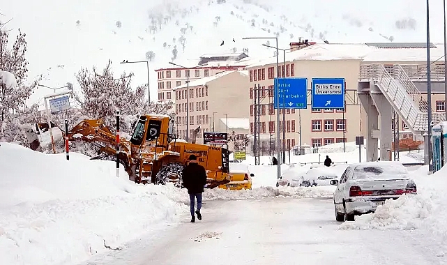 Van ve Bitlis'te 900 yerleşim yerinin yol ulaşıma kapandı