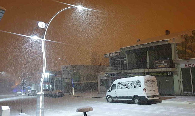 Van'da  kar yağışı etkisini artırdı