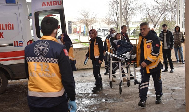 Yedikleri yemekten zehirlenen 55 öğrenci hastaneye kaldırıldı