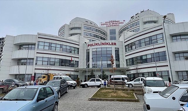 Yedikleri yemekten zehirlenen 95 öğrenci hastaneye kaldırıldı
