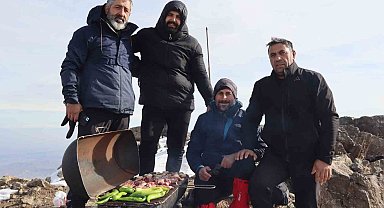 Yılın son gününde 2 bin 550 rakımda mangal keyfi