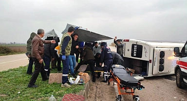 Yolcu minibüsü devrildi: 8 yaralı