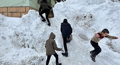 Yüksekova kara gömüldü