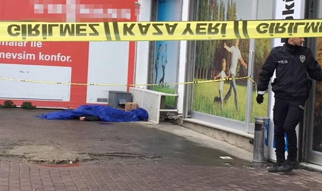 35 yaşındaki kadın evinin önünde ölü bulundu