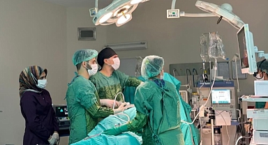 5 yıldır çektiği ağrılardan sonra göğüs duvarındaki 20 santimlik kitle başarıyla çıkarıldı