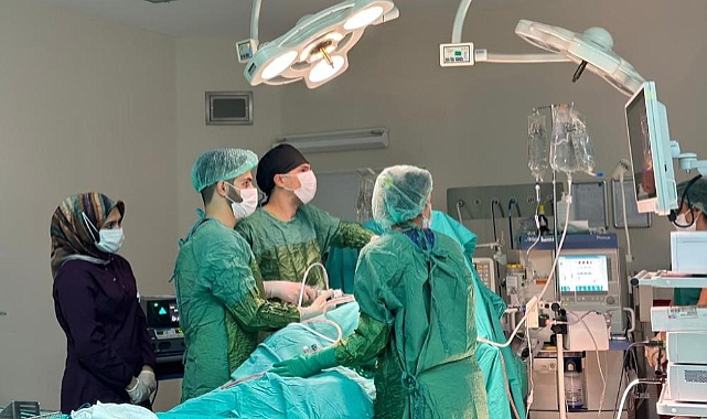 5 yıldır çektiği ağrılardan sonra göğüs duvarındaki 20 santimlik kitle başarıyla çıkarıldı