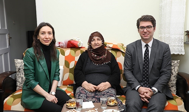 Erciş'te 73 yaşındaki Güler Teyze'ye doğum günü sürprizi