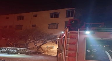 Ağrı'da çatı yangını, bir ev hasar gördü