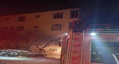 Ağrı'da çatı yangını, bir ev hasar gördü