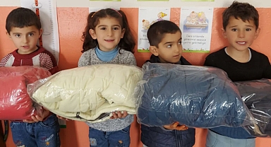 Ağrı'da İhtiyaç Sahibi Çocuklara Kışlık Bot ve Mont Dağıtıldı