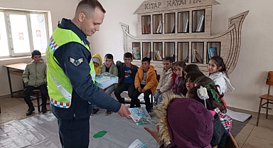 Ağrı’da ilkokul öğrencilerine trafik eğitimi verildi