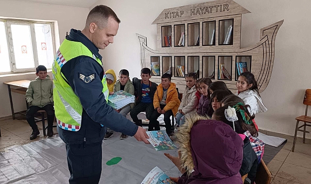 Ağrı’da ilkokul öğrencilerine trafik eğitimi verildi