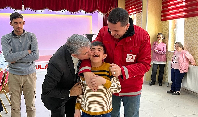Ağrı'da Kızılay'dan Özel Eğitim Uygulama Okulu'na anlamlı destek