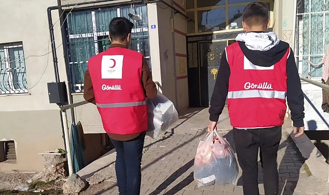 Ağrı’da Kızılay gönüllüleri, ihtiyaç sahiplerine yardımlarını sürdürüyor