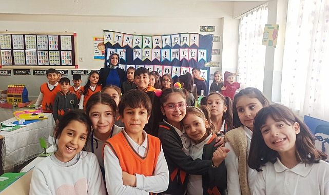 Ağrı'da öğrencilerin birbirinden güzel eserleri sergilendi