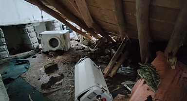 Ağrı'da yağışlardan dolayı bir evin damı çöktü(Videolu Haber)