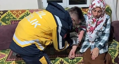 Ağrı'da fırtına yolu kapattı, hamile kadın köyde mahsur kaldı